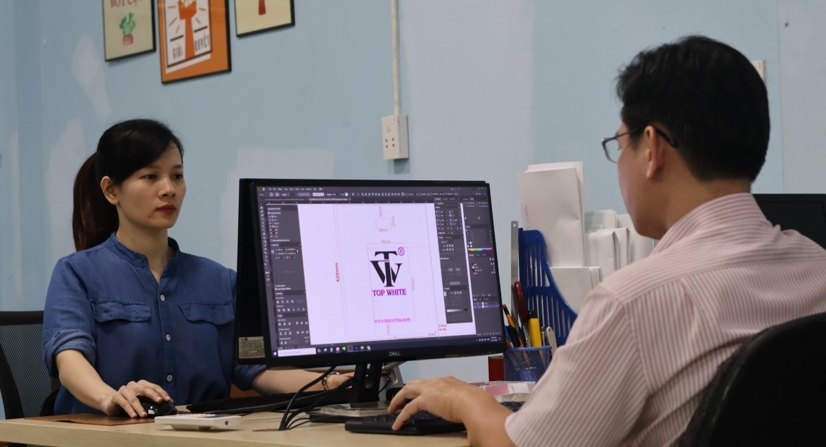 Nhân viên tiến hành thiết kế mẫu