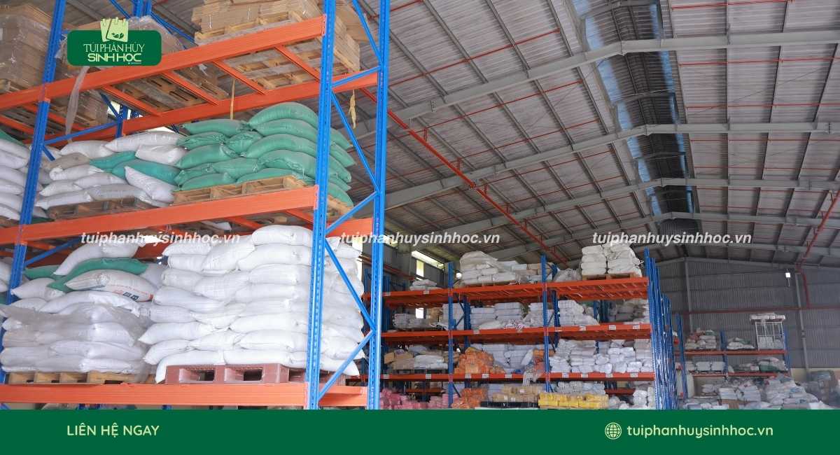 Túi tự hủy sinh học được sắp xếp gọn gàng